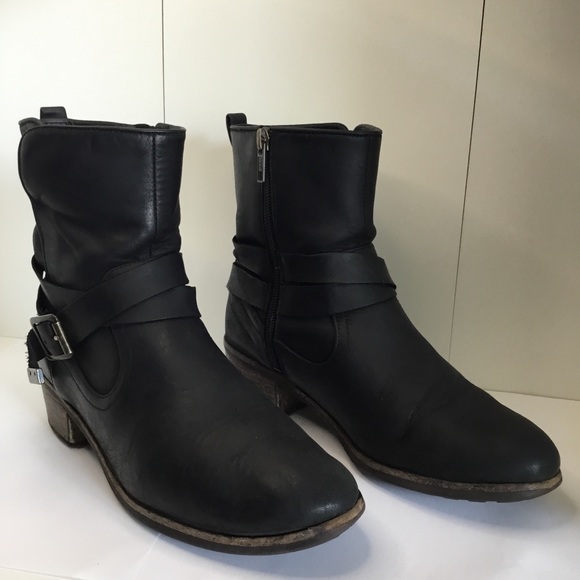 COPY - Ugg Women's Shoes Rugged Black Booties Size 6 - Picture 13 of 16